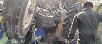 A tractor carrying gravel overturned, killing four youths on the spot after being crushed under the engine