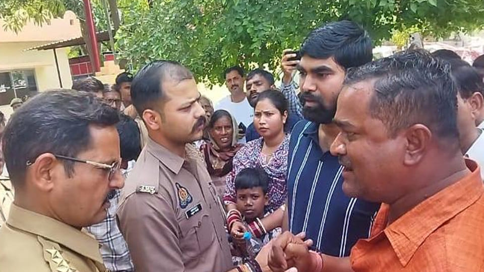 Man Accused of Abducting Friend's Wife and Forced Conversion; BJP Members Create Ruckus at Police Station