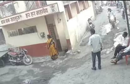 Indore News: Father murdered in front of son in Indore, accused stabbed with knife while fleeing