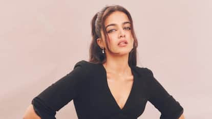 Netizens Troll Wamiqa Gabbis Flashy Look With Quirky Glasses At Awarapan 2 Event