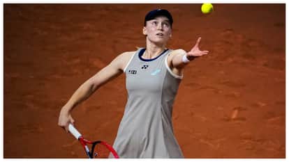 Elena Rybakina shines at the Porsche Tennis Grand Prix defeating Muchova to win the title