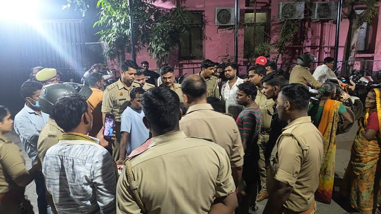 Varanasi: पुराने विवाद में खूनी संघर्ष, कहासुनी के बाद फूल-माला बेचने वाले की पीटकर हत्या; परिजनों का हंगामा