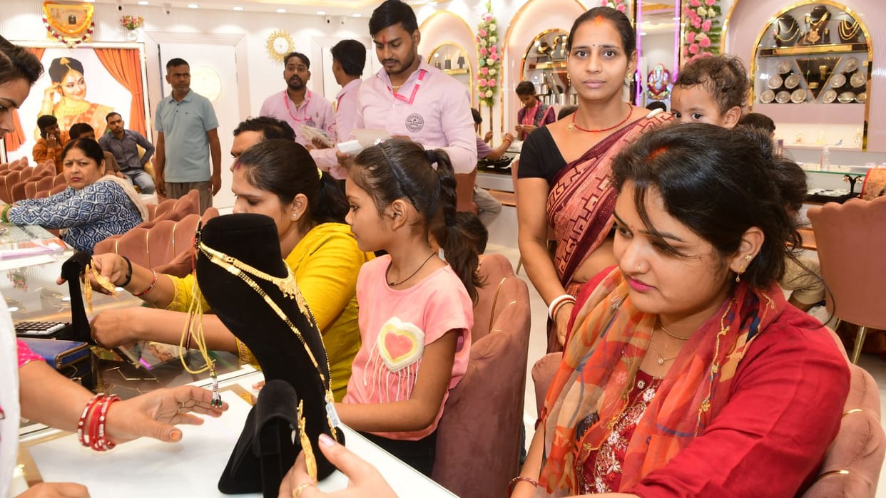 Akshaya Tritiya 2026: 750 bikes sold 350 cars booked in Varanasi