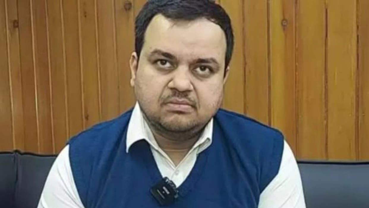 Anupam Shukla Appointed New DM of Ghazipur Avinash Kumar Transferred Aligarh Before One-Year Tenure