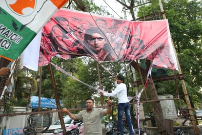 भाजपा कार्यालय के सामने लगा पोस्टर कांग्रेस ने फाड़ा