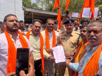 Two Cows Go Missing in Bhopal: Uproar Erupts After Blood Is Found at Farmhouse; Bajrang Dal Besieges Police St