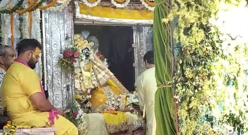 Akshaya Tritiya 2026: Massive Rush for Banke Bihari Charan Darshan in Vrindavan