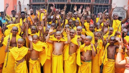 बटुकों का हुआ उपनयन संस्कार।