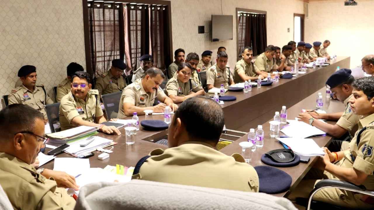 एसपी कार्यालय में समीक्षा बैठक