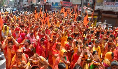 Mangal Kalash Yatra was taken out before Shri Hanuman Katha, security arrangements were tight.