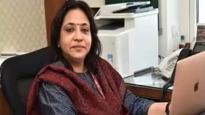 IAS officer Richa Sharma trapped in lift, remained inside for 20 minutes, situation worsened in Raipur