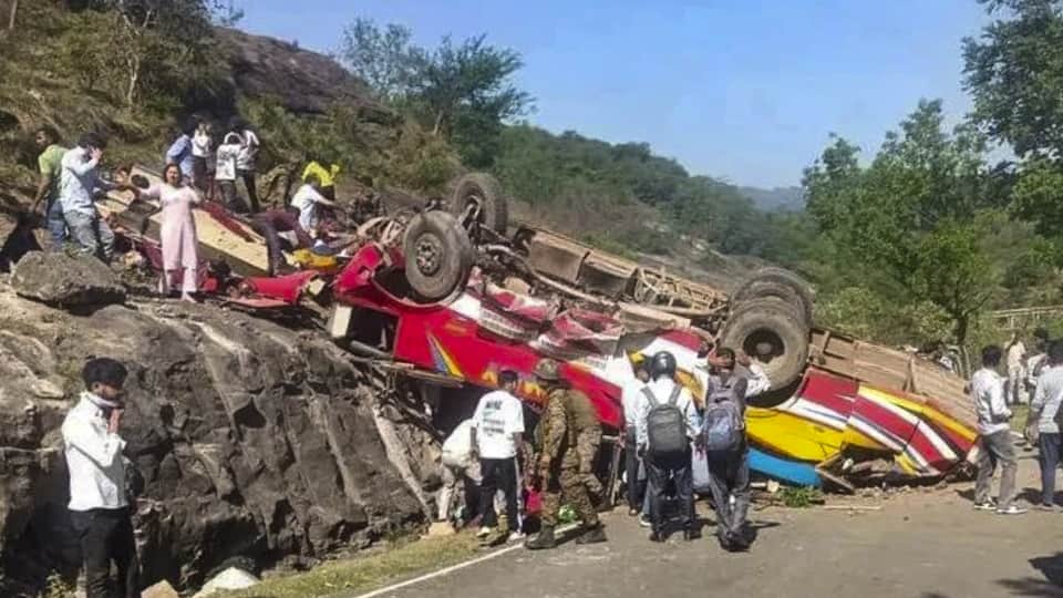 Udhampur Bus Tragedy Update 21 Dead Overloading Blamed Know Details in Hindi