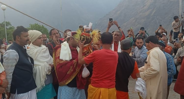 Chardham Yatra: ज्योतिर्मठ में गरुड़ छाड़ मेले का आयोजन; गरुड़ में बैठकर नृसिंह मंदिर पहुंचे भगवान विष्णु