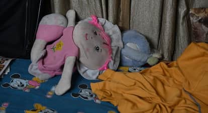 Kanpur Father Strangles Twin Daughters to Death Then Strikes Their Necks with a Hammer While Holding Cleaver