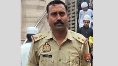 Inspector Anupam Kanojia posted at Rabupura police station of Yamuna City dies of heart attack