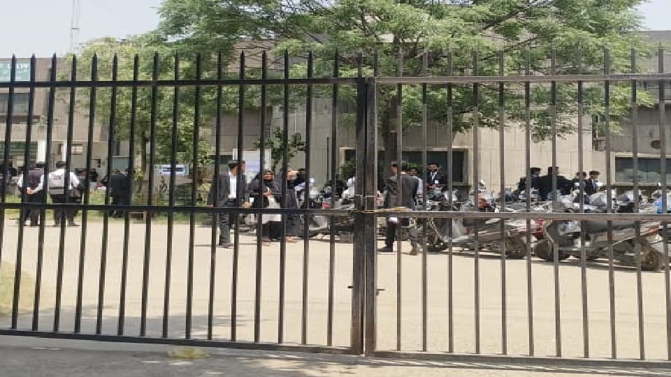 Students Protest at AMU Law Department Lock Gate and Raise Slogans