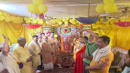 Grand Religious Gathering in Vrindavan: Massive Devotee Turnout at Radha Sneh Bihari Temple Festival