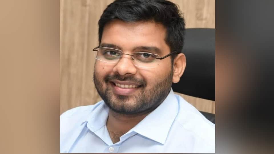 शामली के नवनियुक्त जिलाधिकारी आलोक यादव।