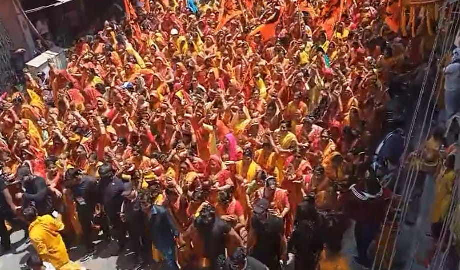 Mangal Kalash Yatra was taken out before Shri Hanuman Katha, security arrangements were tight.