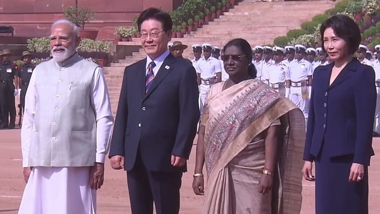 South Korea President India Visit: राष्ट्रपति भवन में दक्षिण कोरिया के राजकीय मेहमानों का स्वागत, PM भी मौजूद