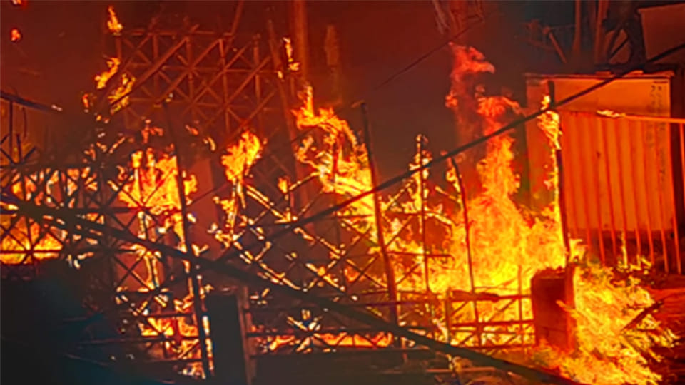 Kannauj: Massive Fire Engulfs Transformer; Nearby Hotel Reduced to Ashes