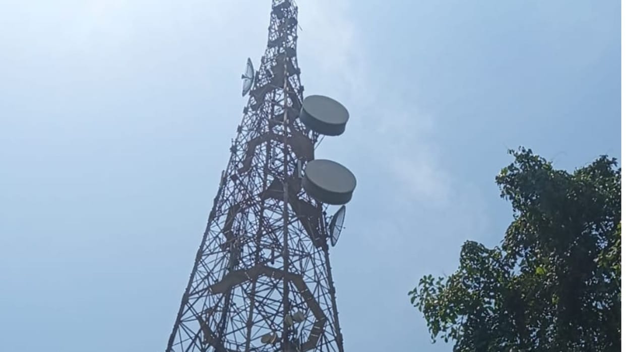 Youth Climbs BSNL Tower and Threatens to Jump in Varanasi
