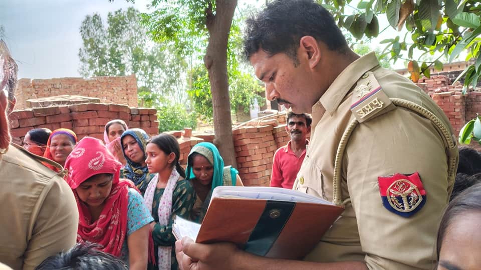 ठाकुरद्वारा में हुए हादसे की जांच करती पुलिस