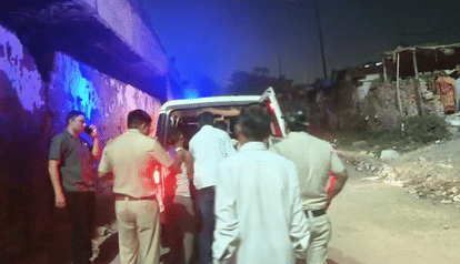Woman died husband injured in knife attack for protesting against mobile robbery in Adarsh Nagar in Delhi