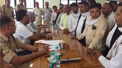 Lawyers bring judicial work to standstill alleging physical assault on an advocate by Lekhpal in chandauli