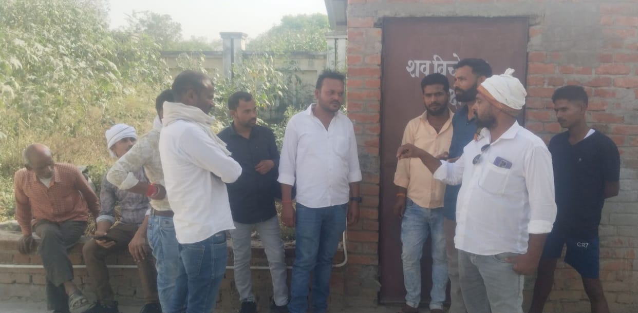 Ambedkarnagar: Man dies, seven injured as car overturns while trying to save bike