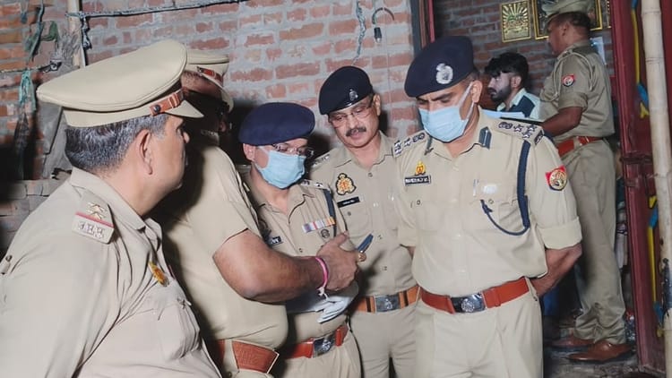 दंपती हत्याकांड: पीड़ित परिवार समेत 70 लोगों पर पुलिस ने दर्ज किया केस, आरोप- सड़क की जाम, कर्मियों से अभद्रता