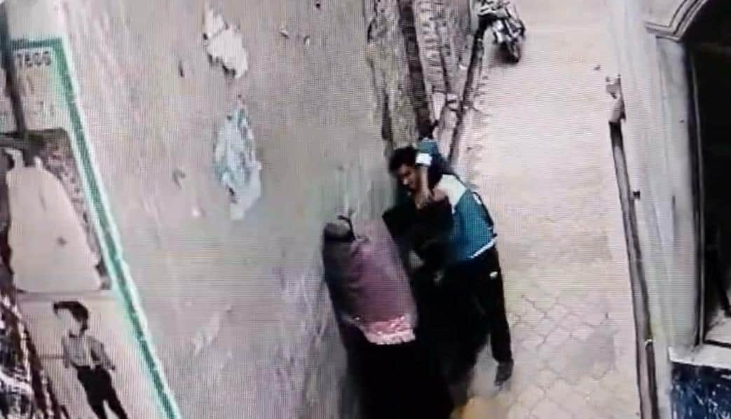 Shamli: The young man dragged the girl, took her to the street, twisted her hand, made her fall down