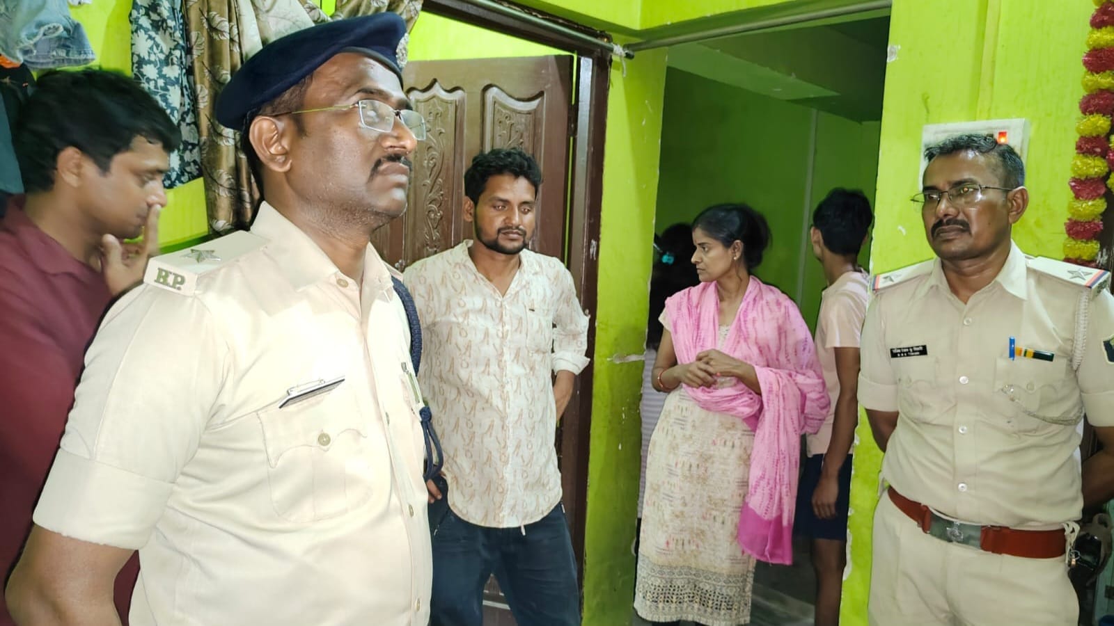 घटनास्थल पर मौजूद पुलिस