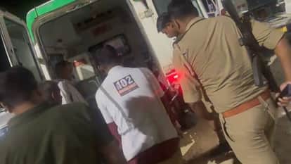 Collision between Ertiga and XUV in Ambedkar Nagar one dead 9 injured