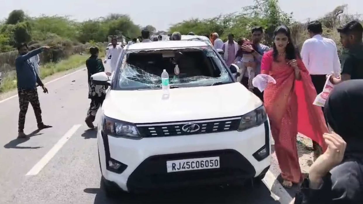 Major Road Accident in Jhunjhunu: Two Dead in Car-Bike Collision; Four-Year-Old Girl Critical