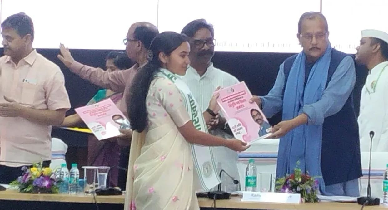 Hemant Soren distributes appointment letters for 375 posts