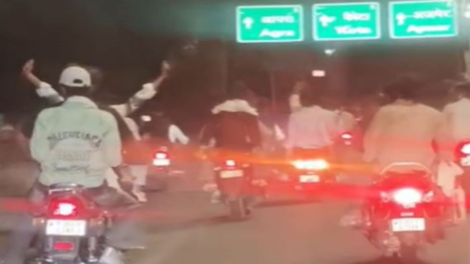 Jaipur: Bikers Create Chaos on Jaipur-Delhi Highway, Perform Dangerous Stunts and Wave Swords; Seven Arrested