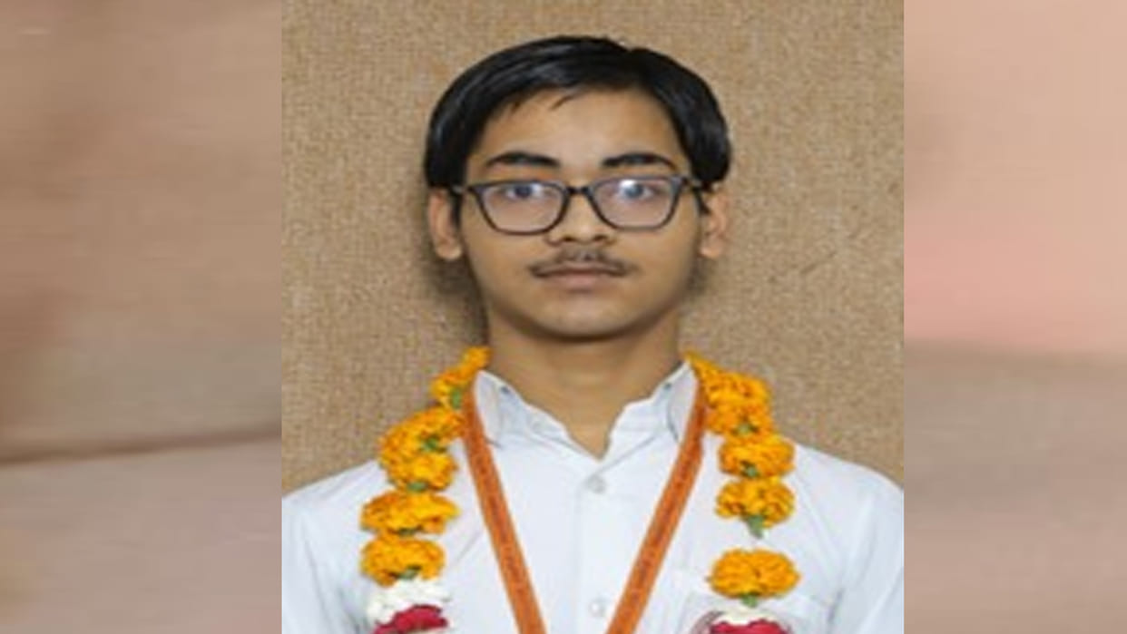 JEE Main: Father Runs a Tea Stall, School Covers Coaching Fees—Now Nitin Set to Appear for JEE Advanced