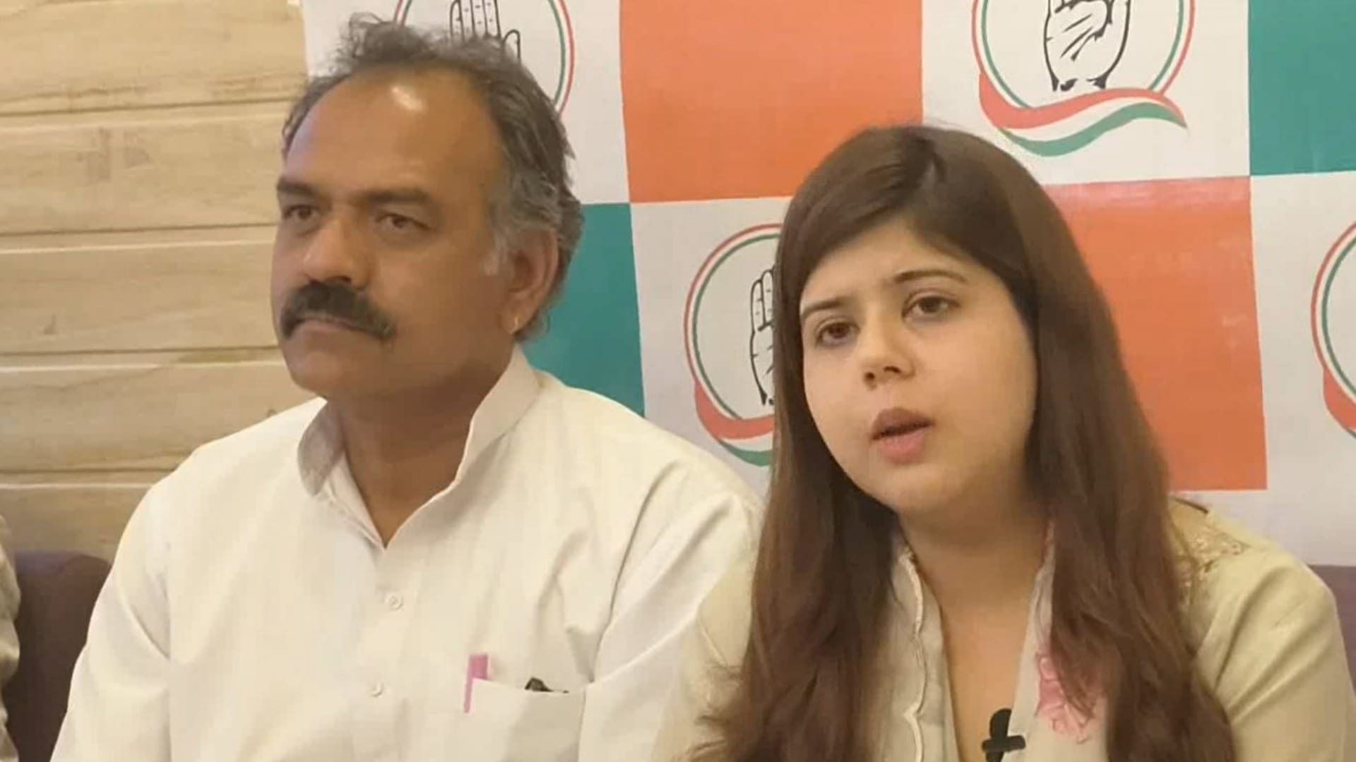 उदयपुर में प्रेस वार्ता को संबोधित करतीं कांग्रेस की राष्ट्रीय प्रवक्ता पंखुरी पाठक