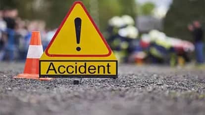 Bus-dumper collision in Nagaur, three critically injured, highway jammed