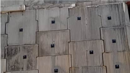 The wall of the Doon Expressway tilted, the structure was supported by anchor plates