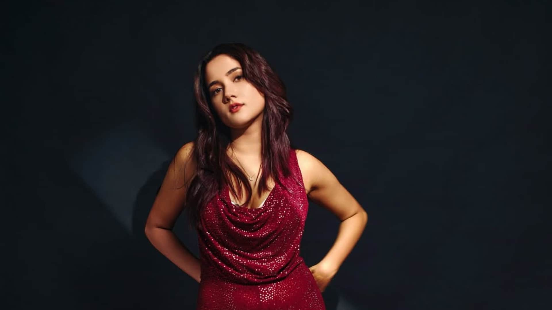 Who is Aaliyah Qureishi jawaan actress spotted with vijay varma outside restaurant