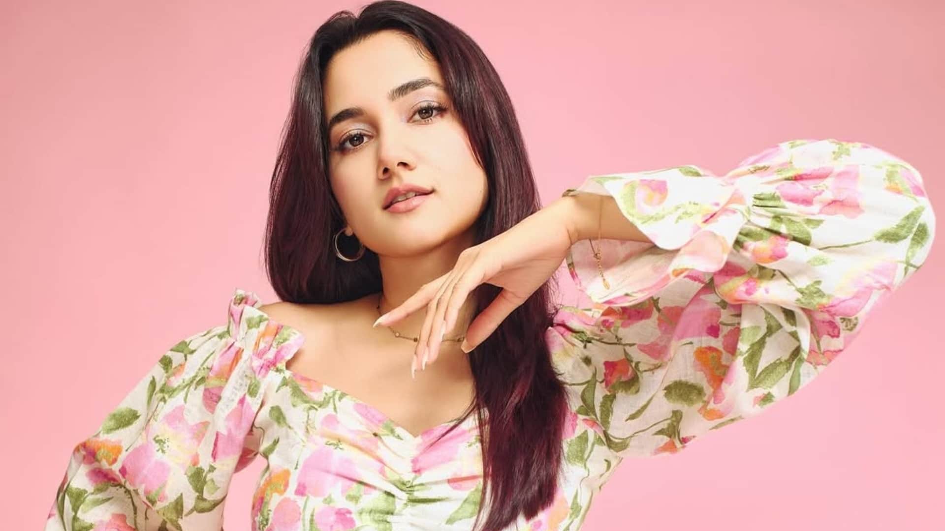 Who is Aaliyah Qureishi jawaan actress spotted with vijay varma outside restaurant