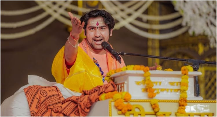 Badrinath: धाम पहुंचे धीरेंद्र शास्त्री, हेलिपैड पर भक्तों ने किया जोरदार स्वागत, कुछ दिन यहीं करेंगे साधना