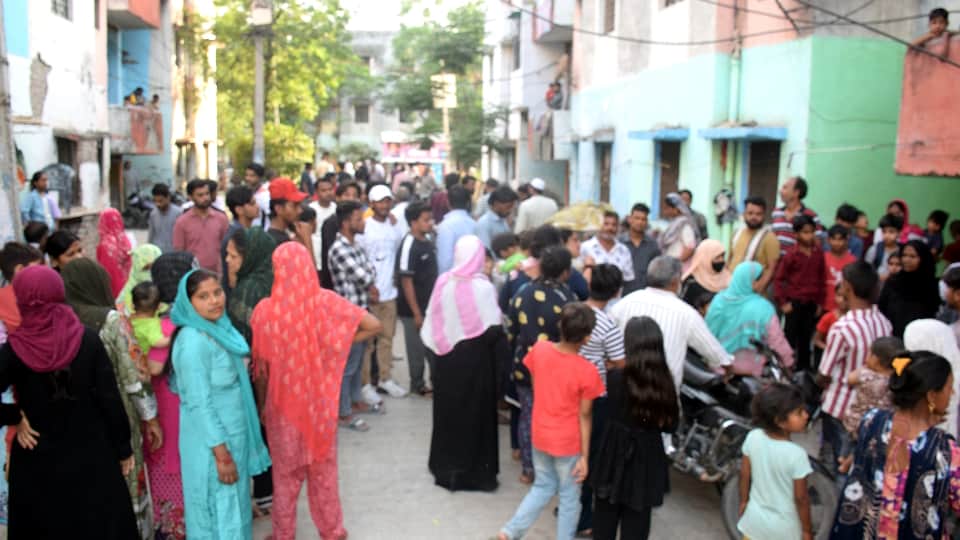 girlfriend murdered for refusing marriage attacker stabs himself In Bijnor