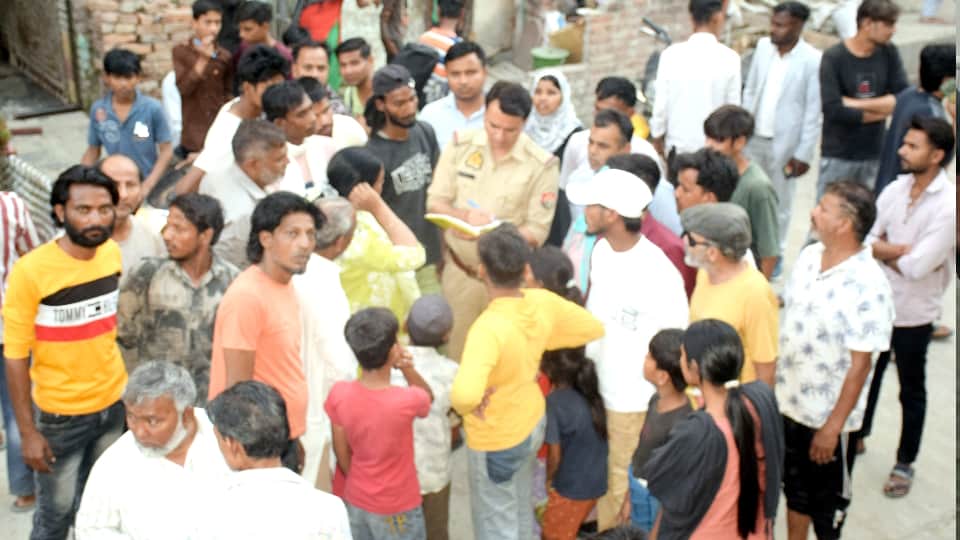 girlfriend murdered for refusing marriage attacker stabs himself In Bijnor