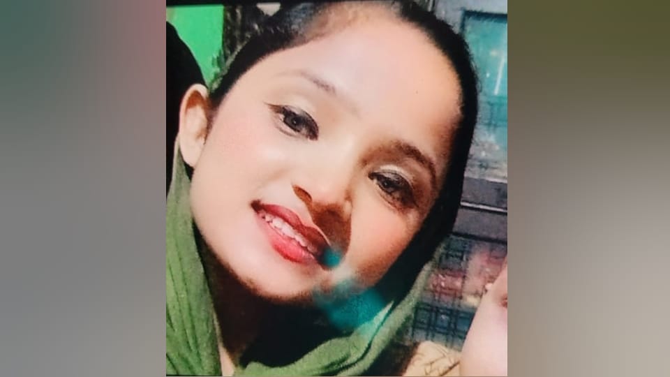 girlfriend murdered for refusing marriage attacker stabs himself In Bijnor