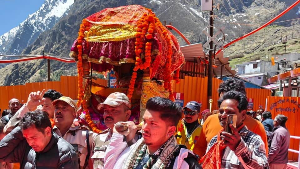 Badrinath Dham Decorated with 25 Quintals of Flowers Portals to Open Tomorrow Divine Darshan in Pictures