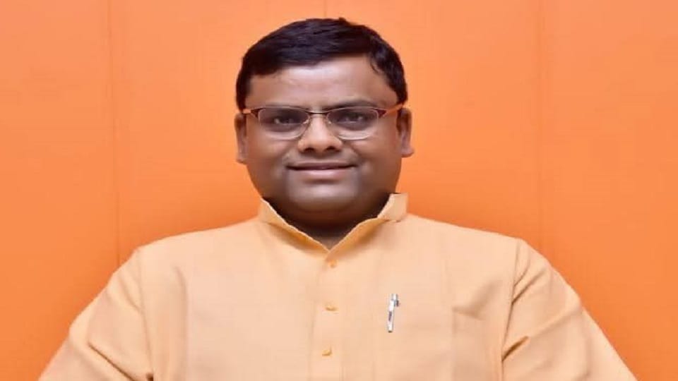 Rampur: BJP MLA Rajbala's husband beats laborers and contractor, withholds wages; police register case