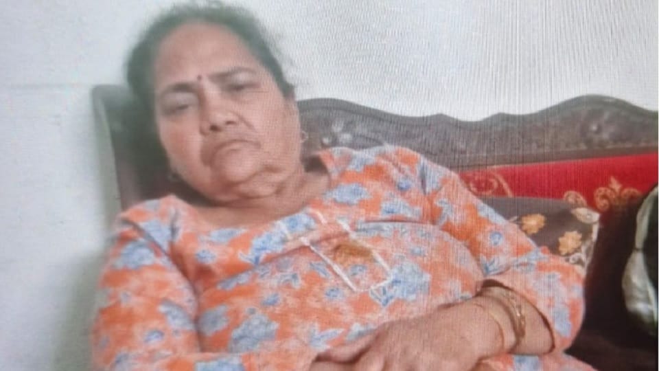 65-Year-Old Woman Dies After Falling from 29th Floor
